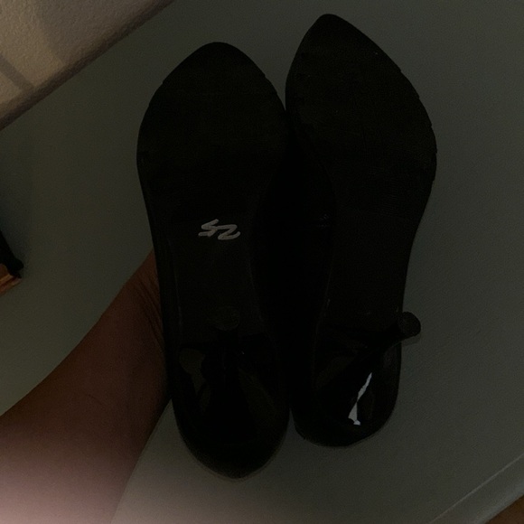 Kenneth Cole reaction pumps Size 8 - Picture 5 of 5